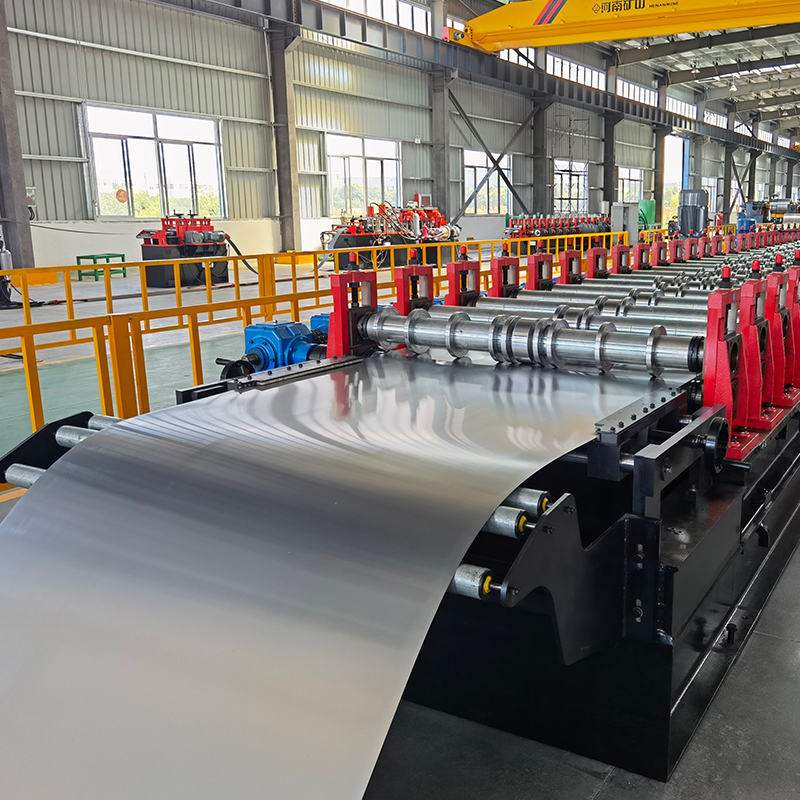 Truck body roll forming machine